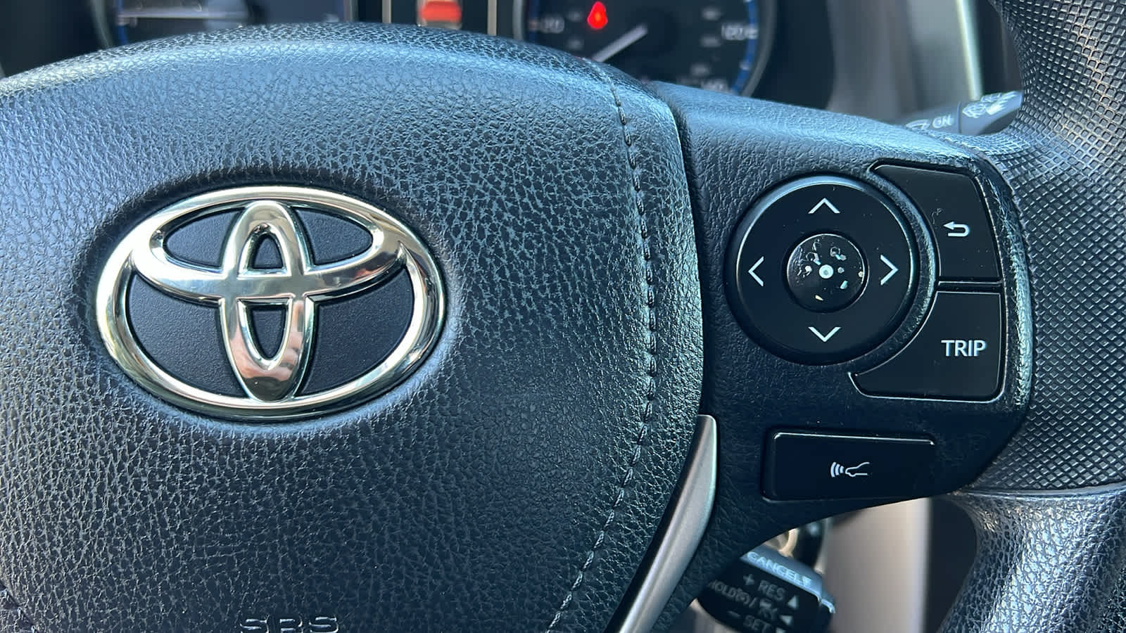 Thumbnail: 2018 Toyota RAV4 - 20