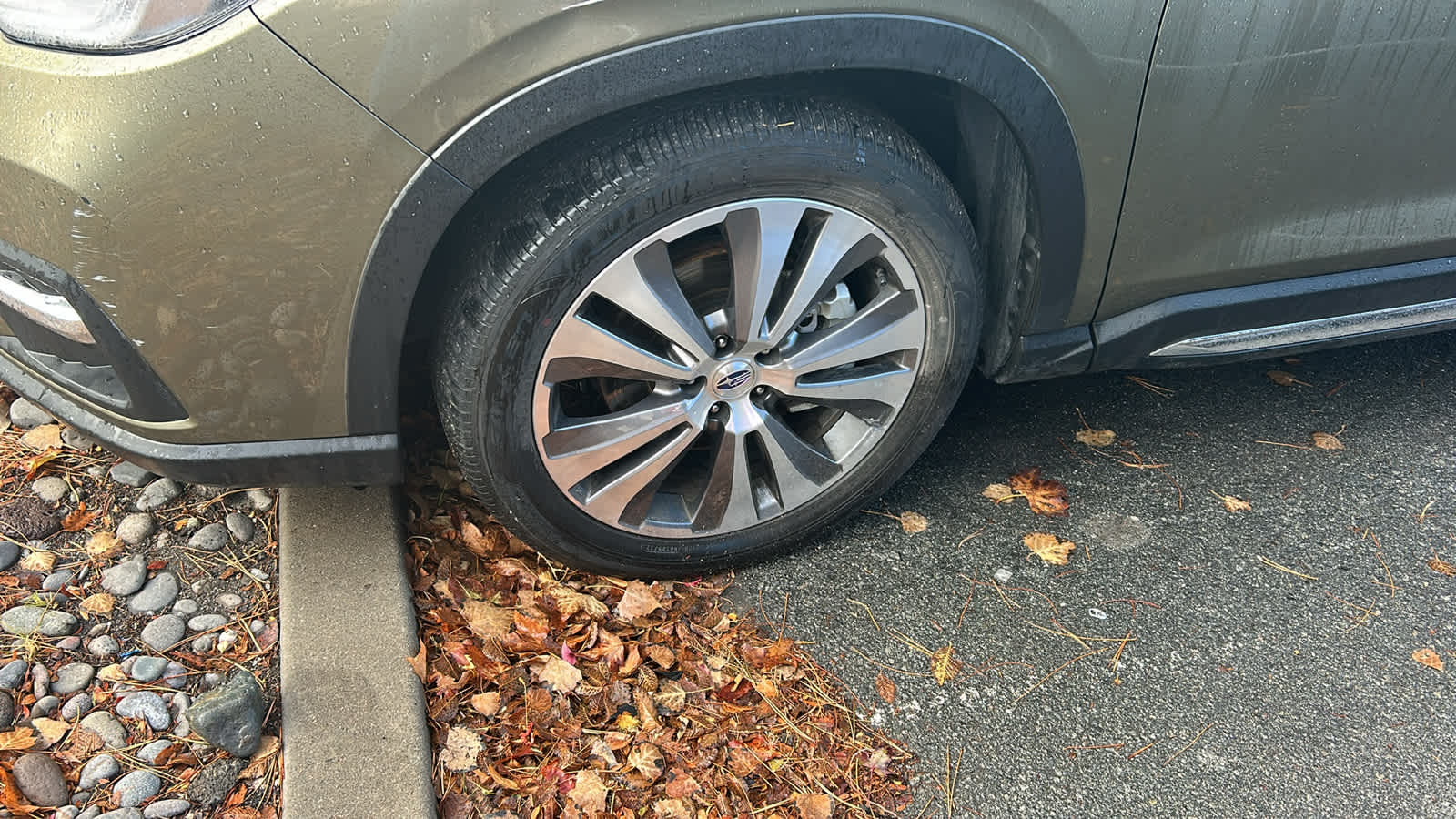 2022 Subaru Ascent Limited photo 2