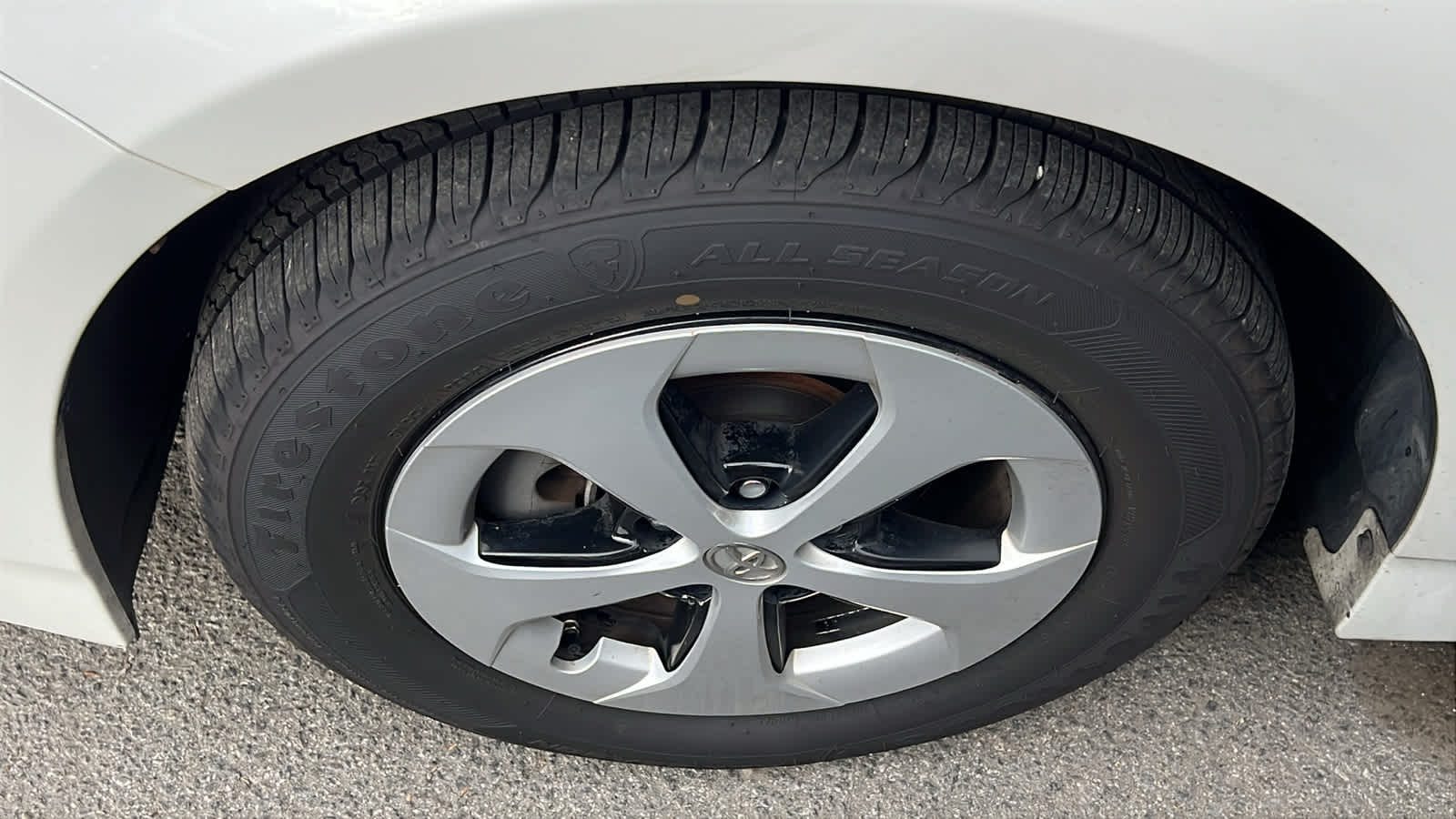 2013 Toyota Prius Two photo 2
