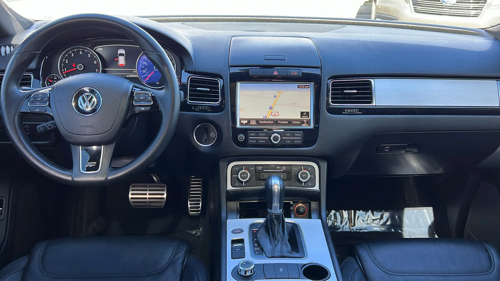 Thumbnail: 2014 Volkswagen Touareg - 26