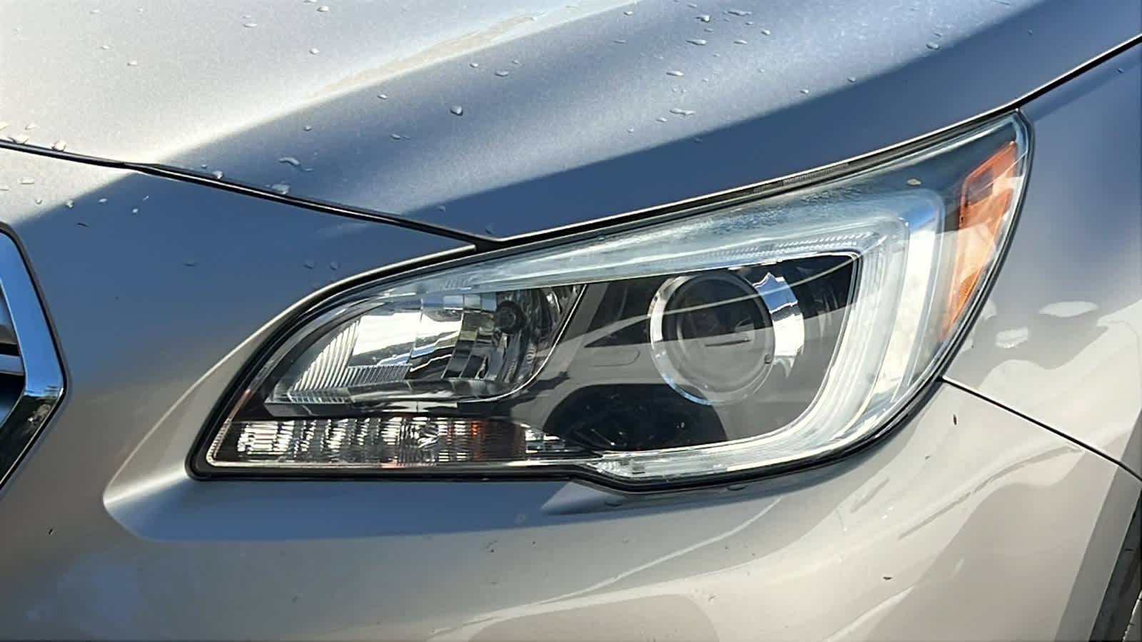 2017 Subaru Outback 2.5i Premium photo 2