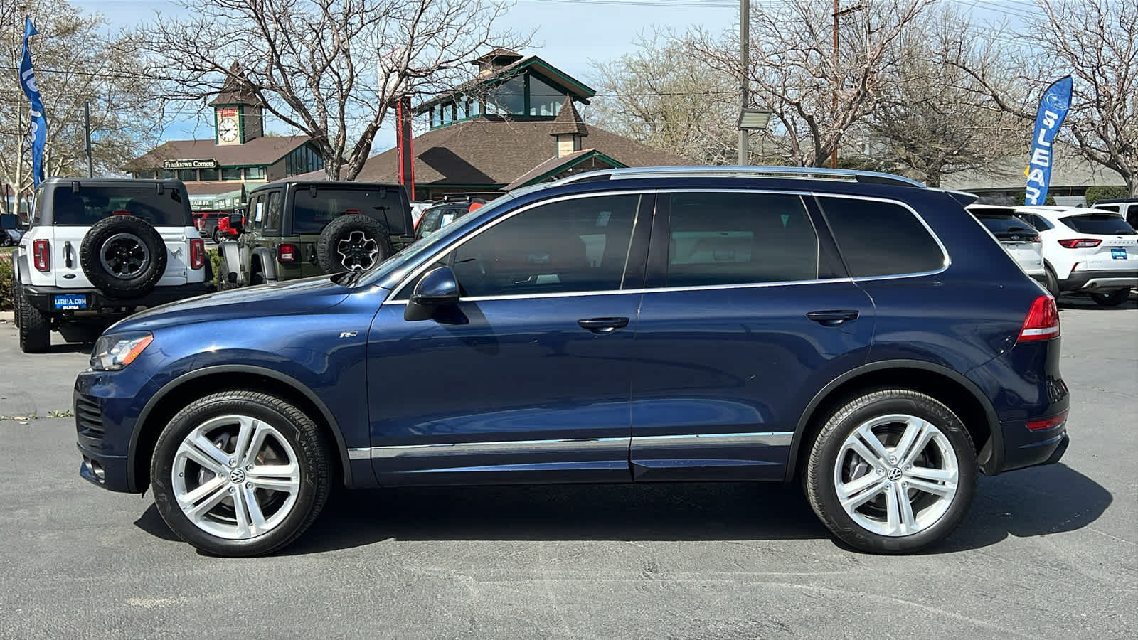 Thumbnail: 2014 Volkswagen Touareg - 8