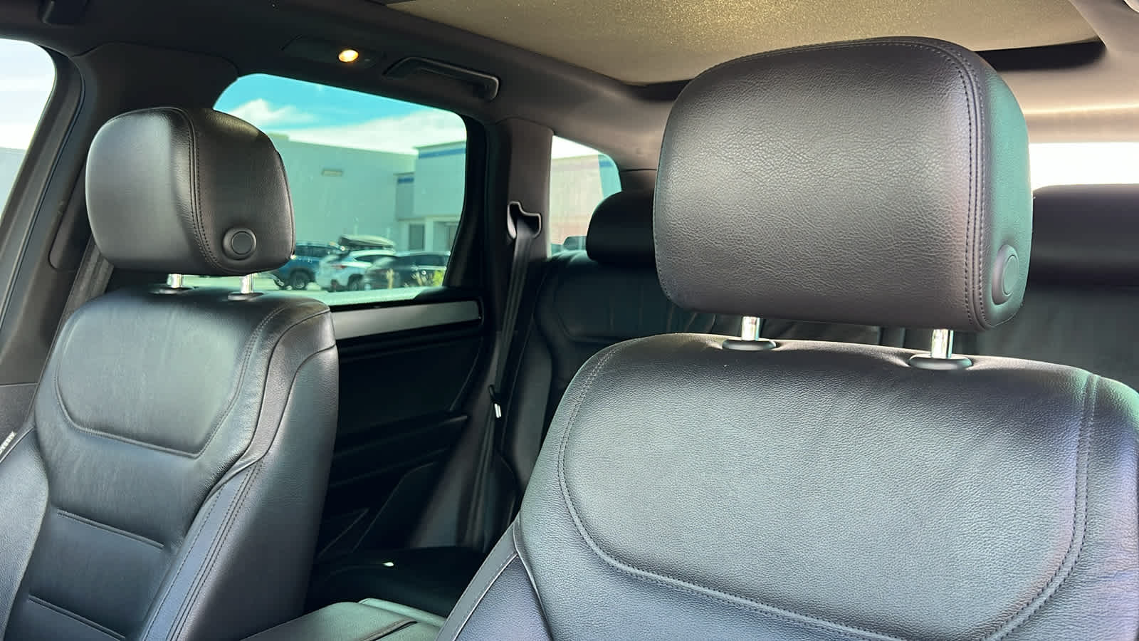 Thumbnail: 2014 Volkswagen Touareg - 11