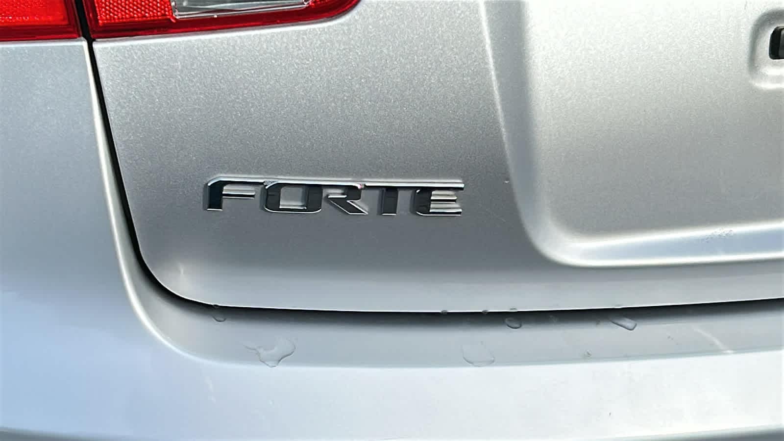 Thumbnail: 2011 Kia Forte - 11