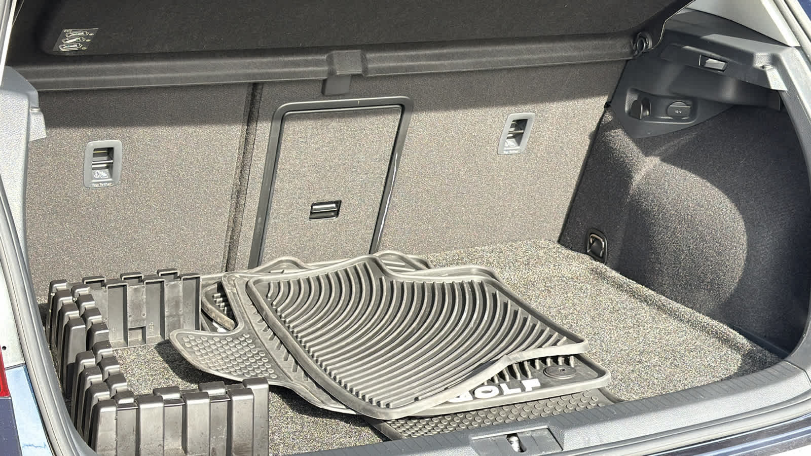 Thumbnail: 2016 Volkswagen Golf - 27