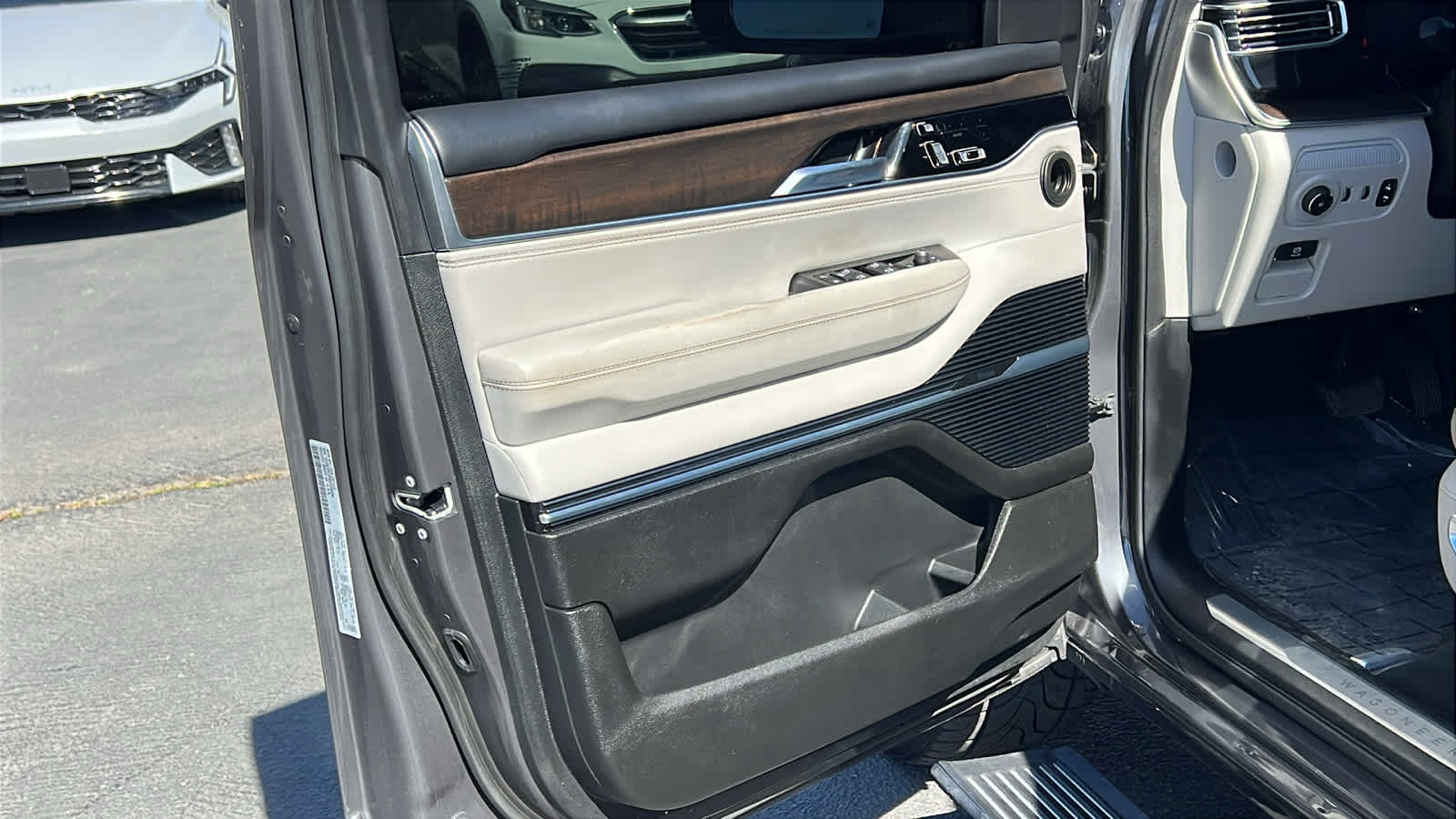 Thumbnail: 2022 Jeep Grand Wagoneer - 23