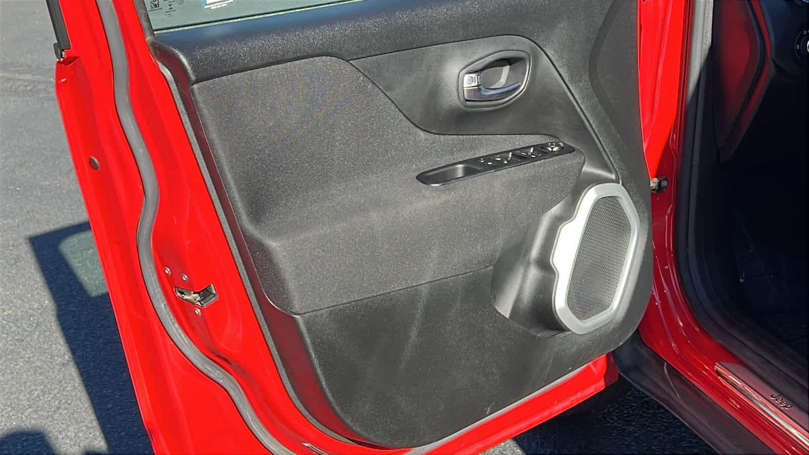 Thumbnail: 2021 Jeep Renegade - 23