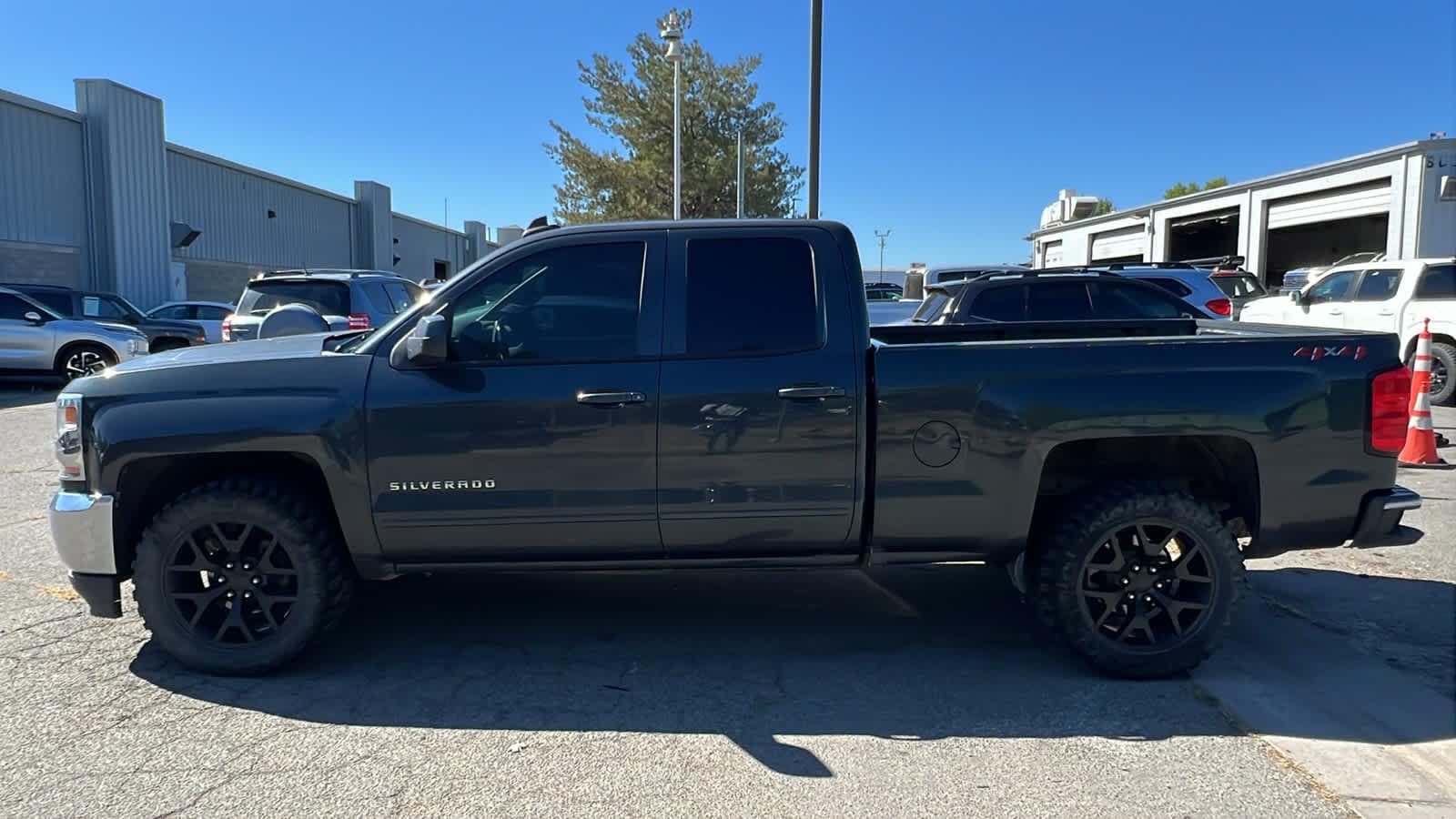 Thumbnail: 2019 Chevrolet Silverado 1500 - 18