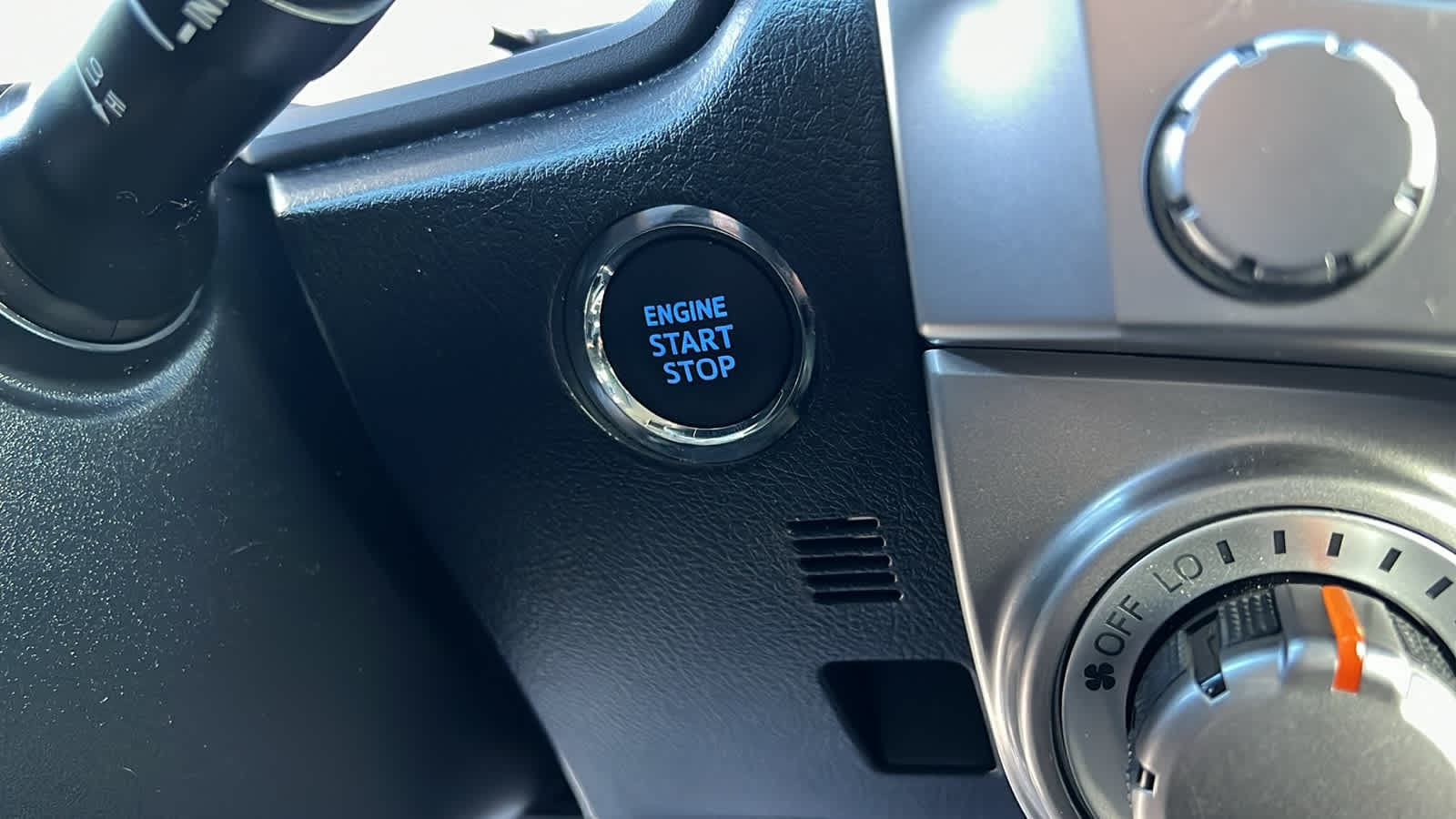 Thumbnail: 2022 Toyota 4Runner - 17