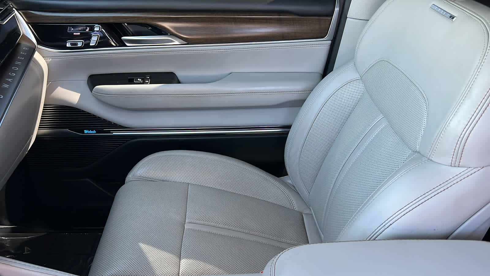 Thumbnail: 2022 Jeep Grand Wagoneer - 12