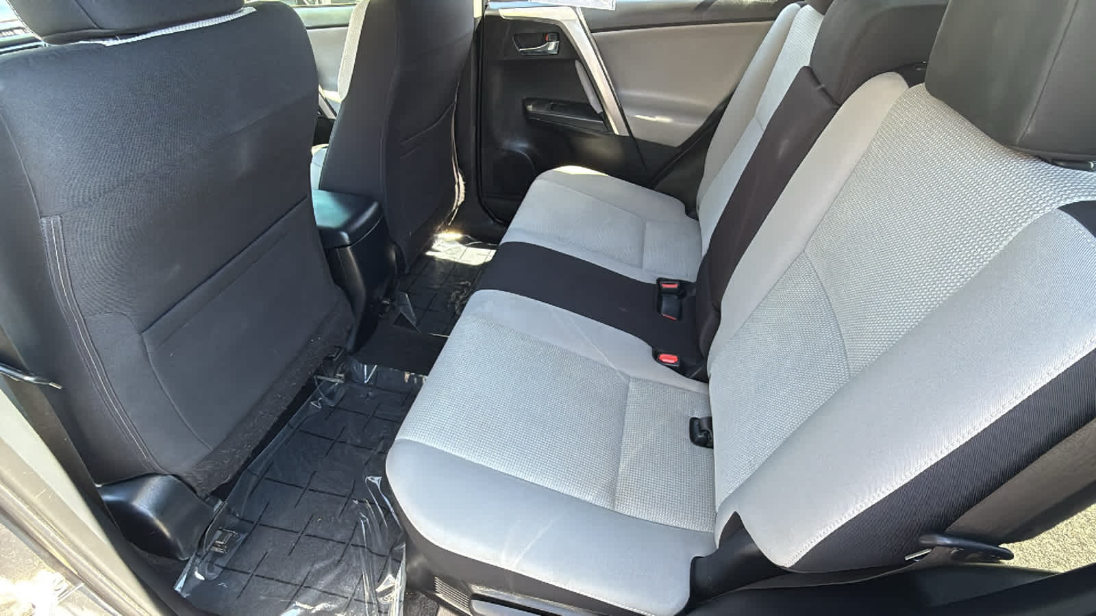 Thumbnail: 2017 Toyota RAV4 - 24