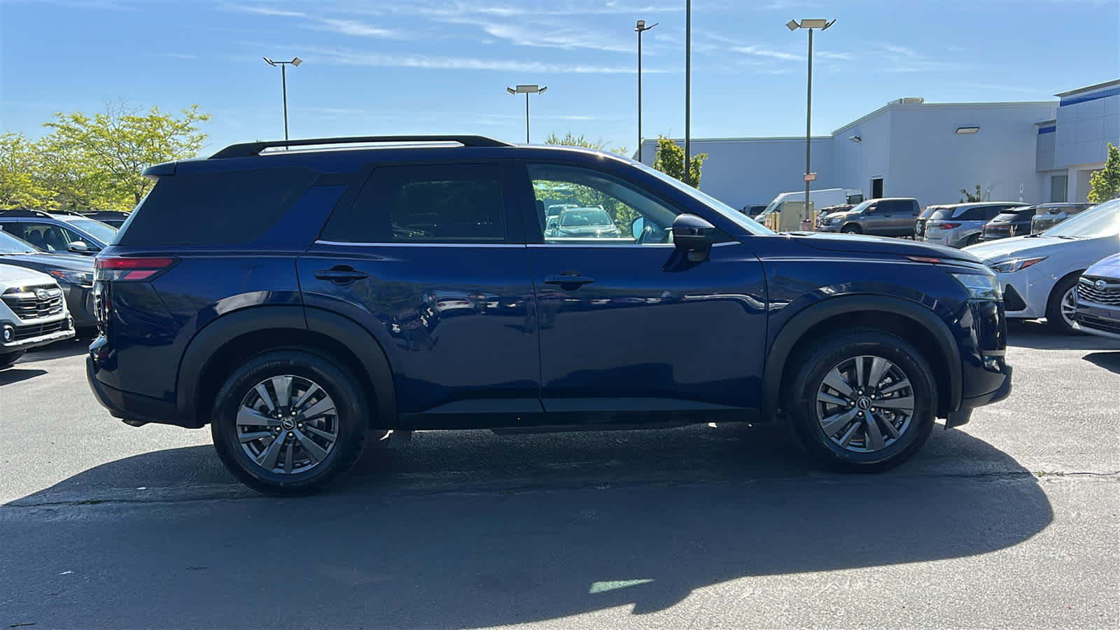 Thumbnail: 2022 Nissan Pathfinder - 4