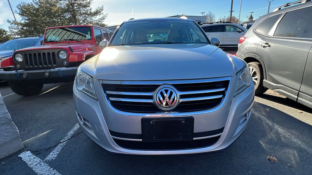 Used 2011 Volkswagen Tiguan SE SUV