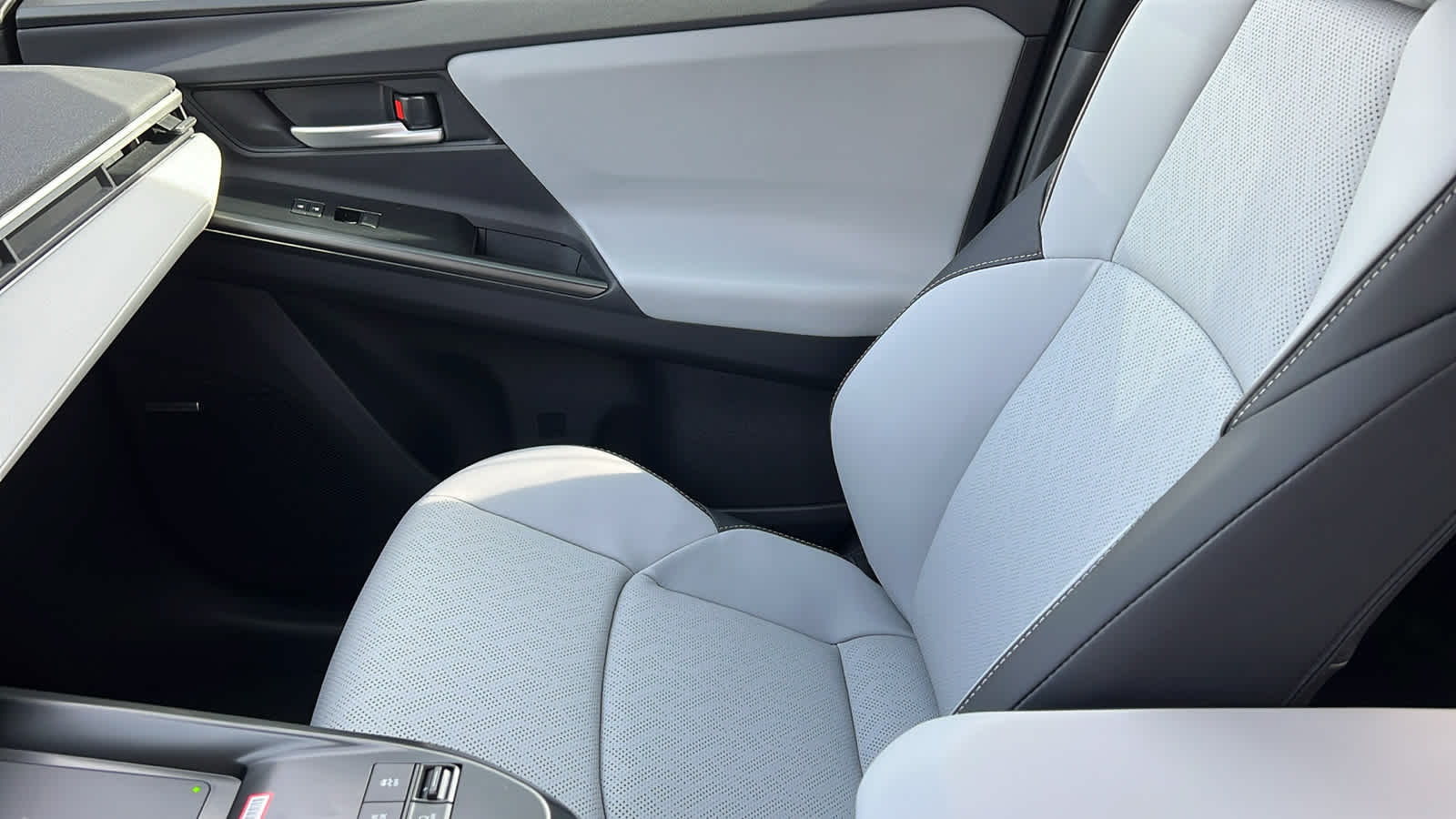 Thumbnail: 2026 Subaru Solterra - 12