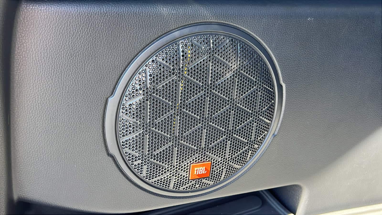 Thumbnail: 2021 Toyota RAV4 - 32