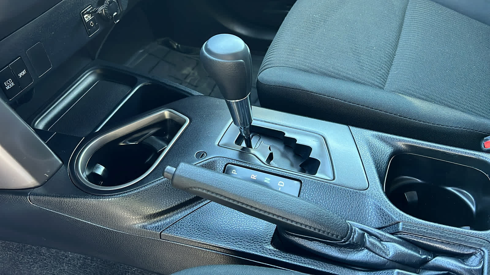 Thumbnail: 2018 Toyota RAV4 - 13