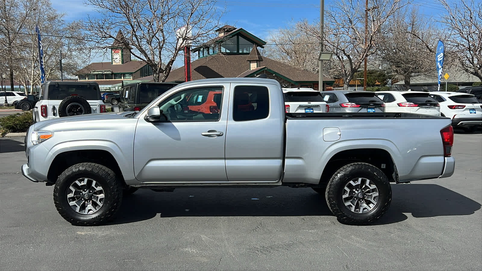 Thumbnail: 2022 Toyota Tacoma - 8