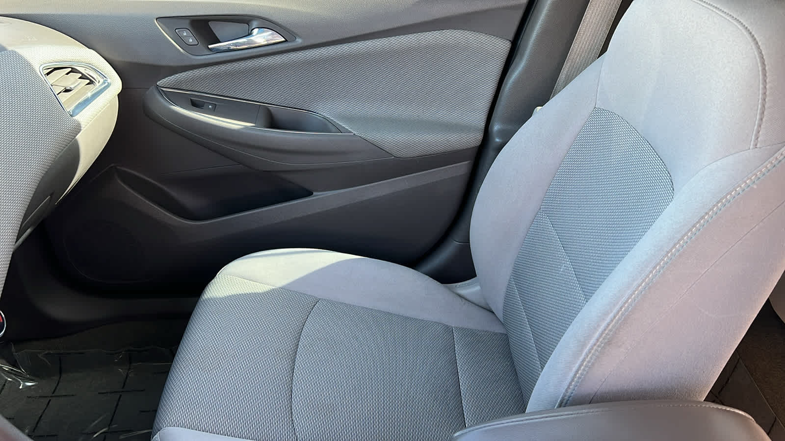 Thumbnail: 2018 Chevrolet Cruze - 12