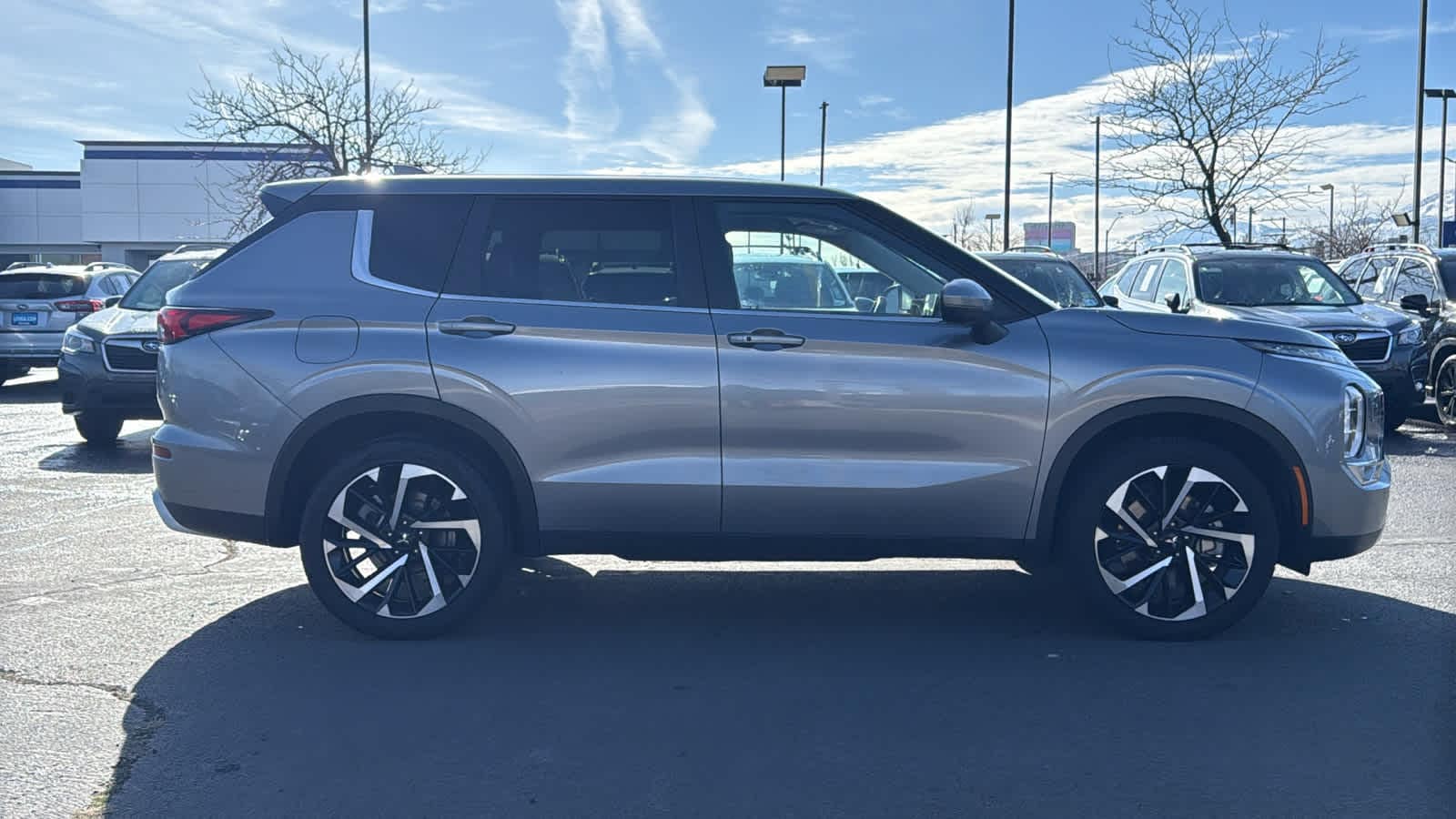 Thumbnail: 2024 Mitsubishi Outlander - 4