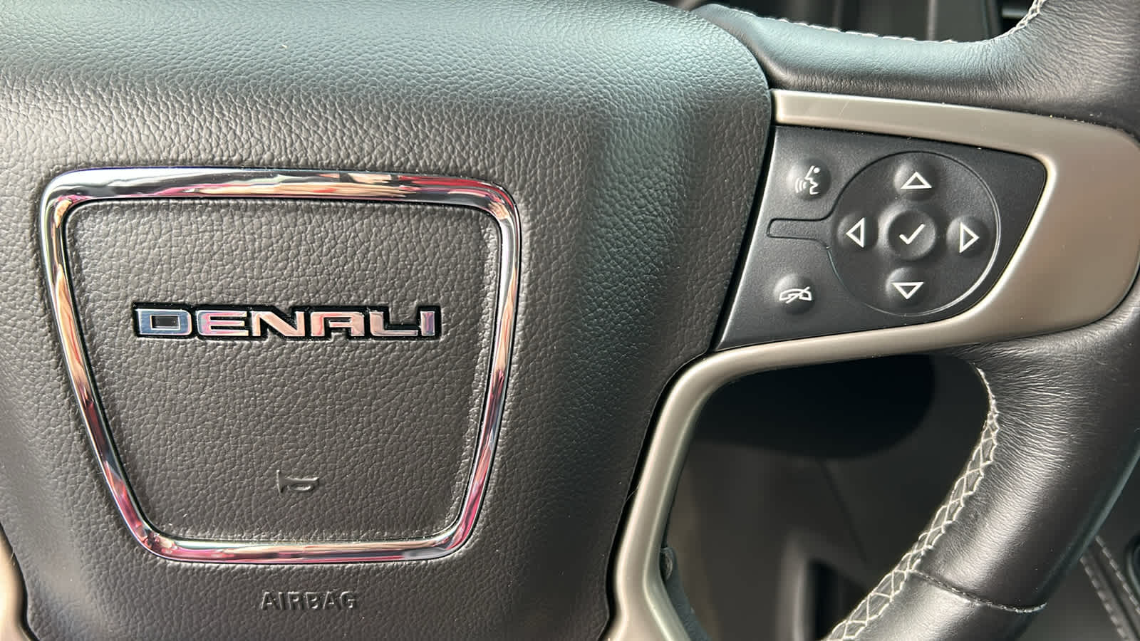 Thumbnail: 2018 GMC Yukon - 20