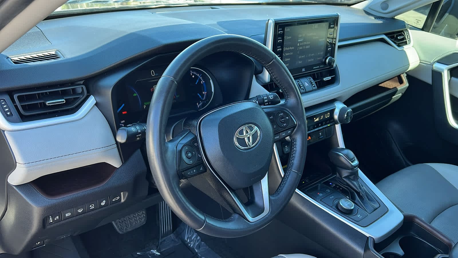 Thumbnail: 2021 Toyota RAV4 - 10