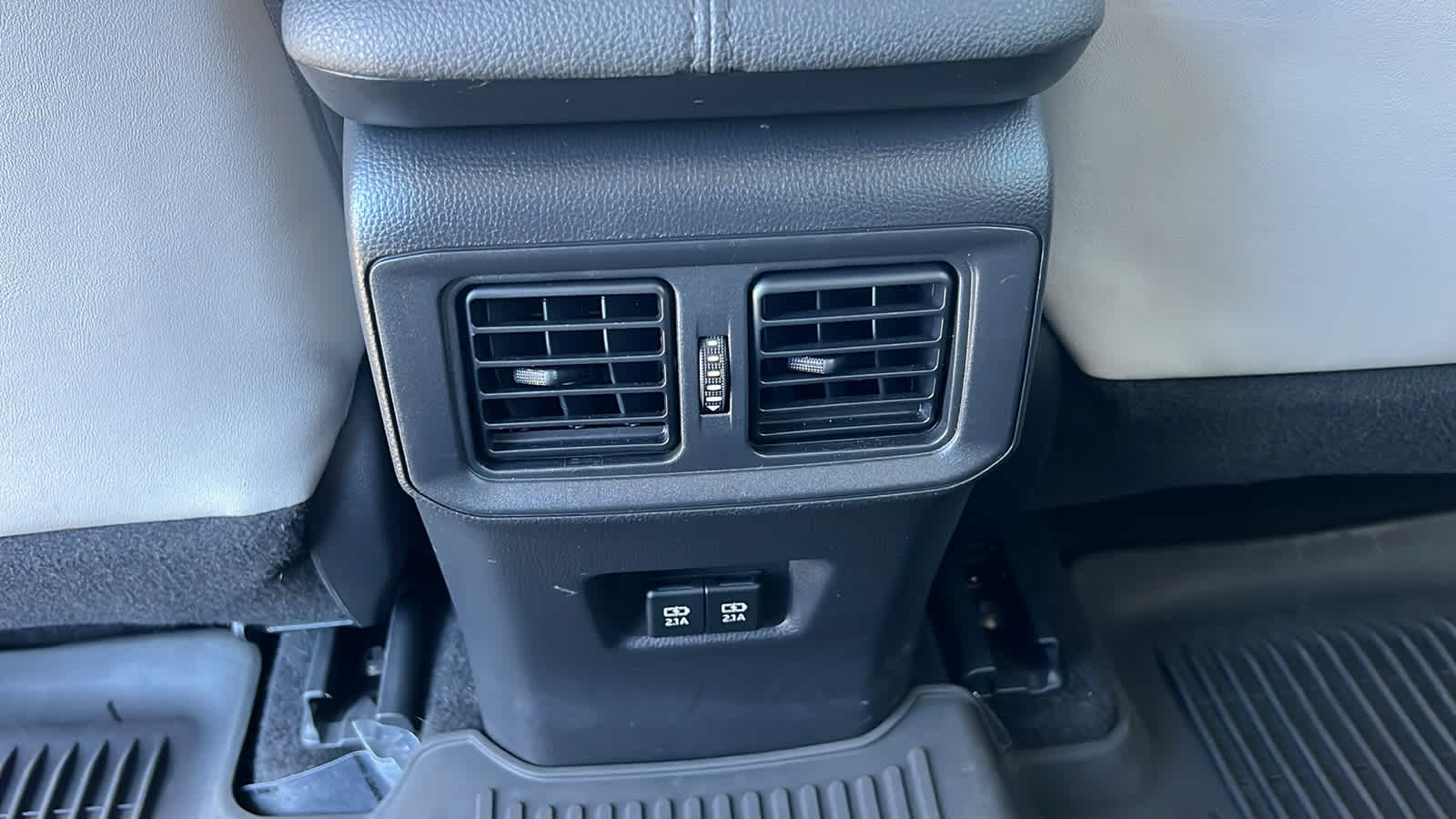 Thumbnail: 2021 Toyota RAV4 - 25