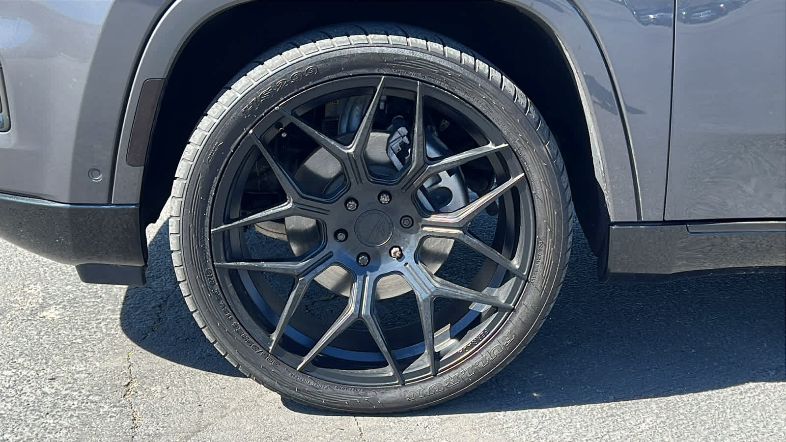 Thumbnail: 2022 Jeep Grand Wagoneer - 9