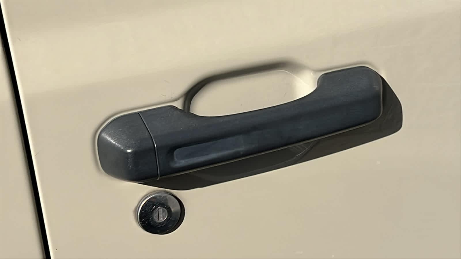 Thumbnail: 2022 Jeep Wrangler - 14