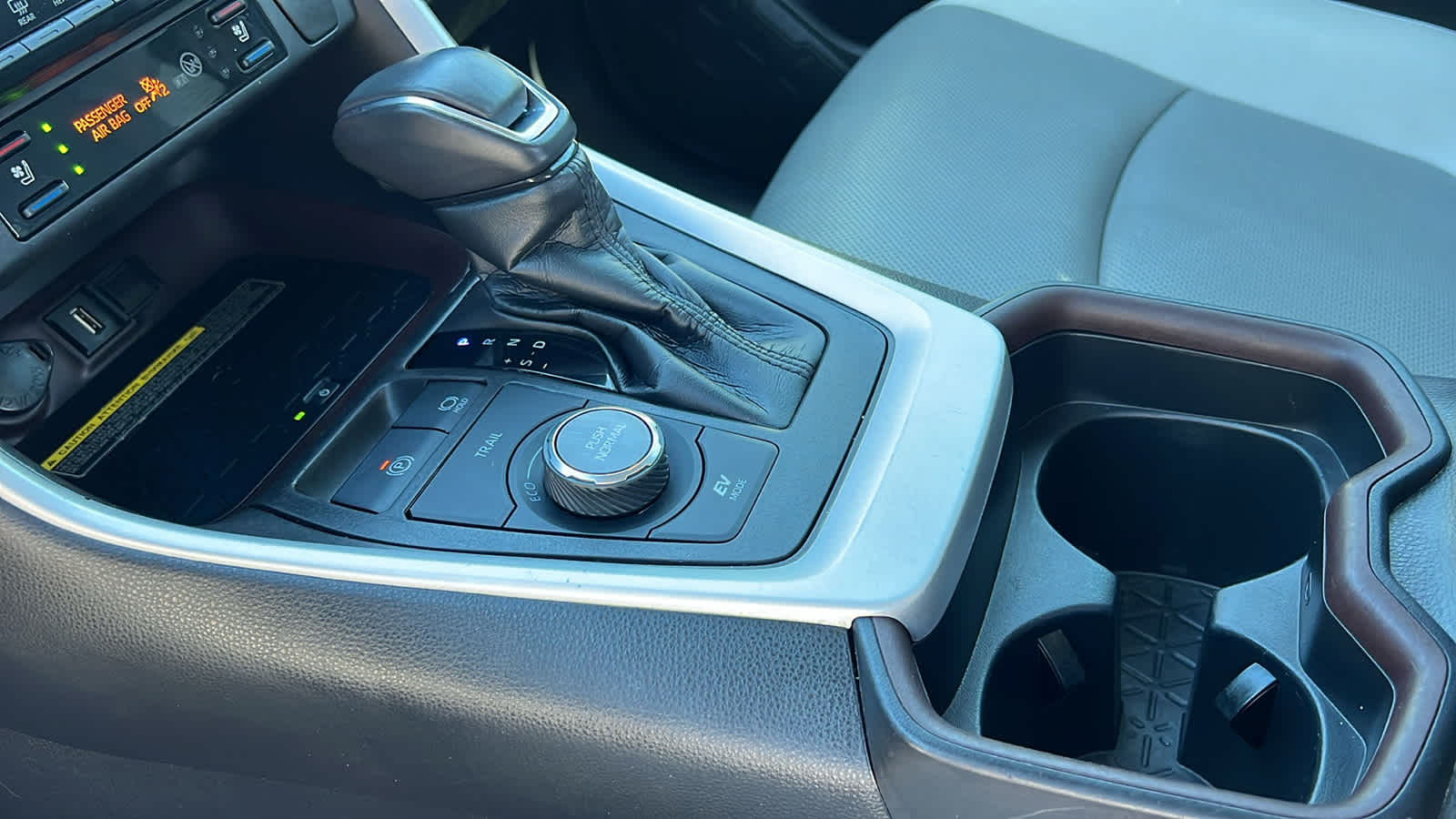 Thumbnail: 2021 Toyota RAV4 - 13