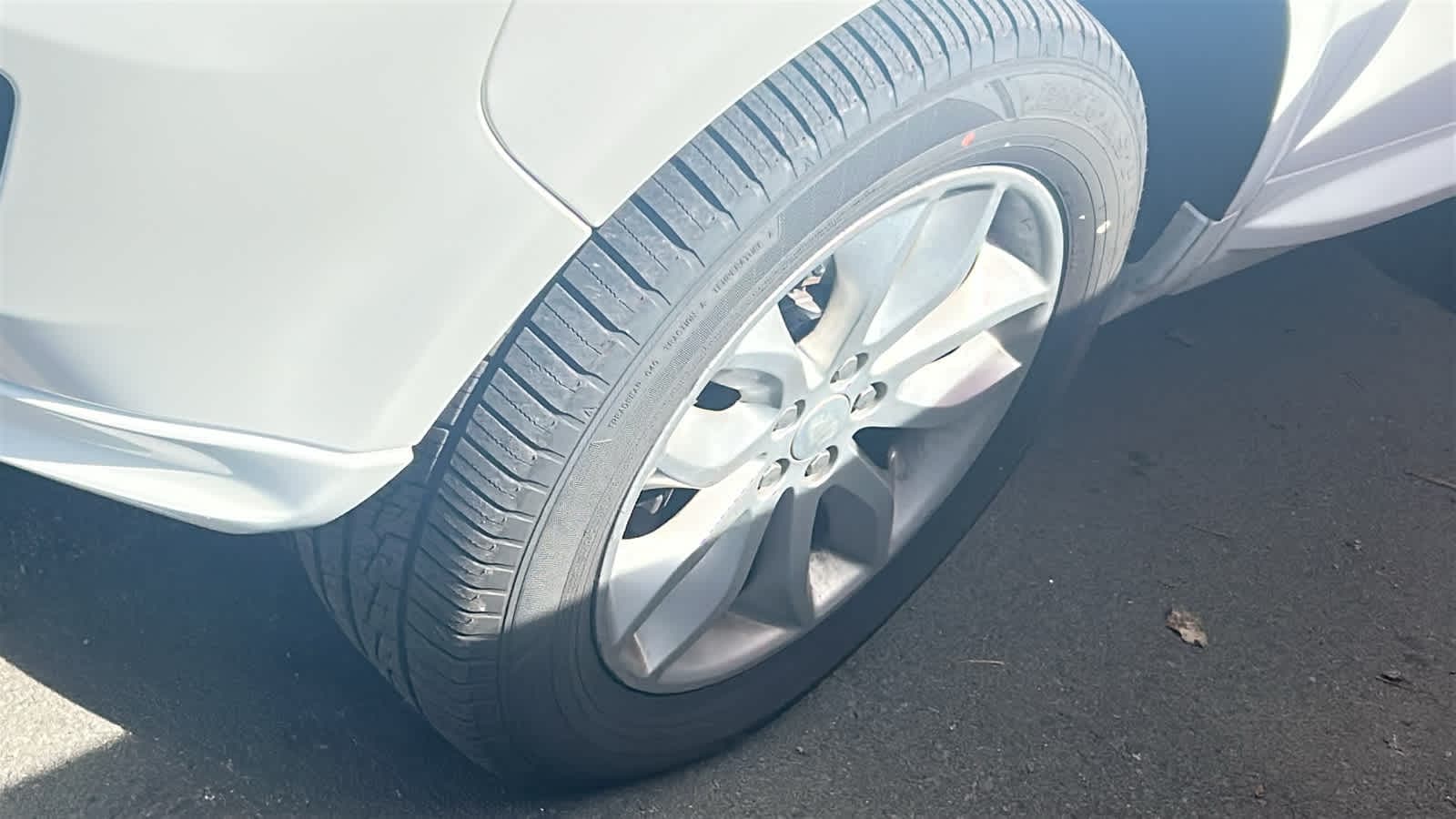 Thumbnail: 2014 Land Rover LR2 - 4