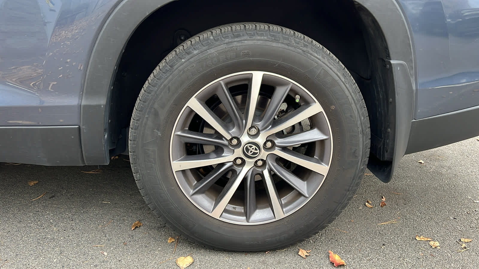 Thumbnail: 2019 Toyota Highlander - 14