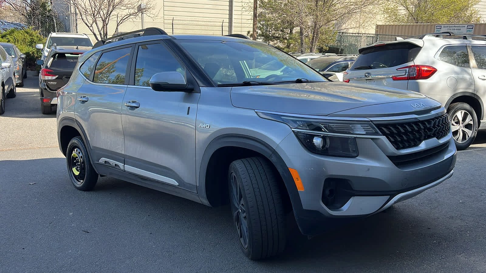 Thumbnail: 2023 Kia Seltos - 3