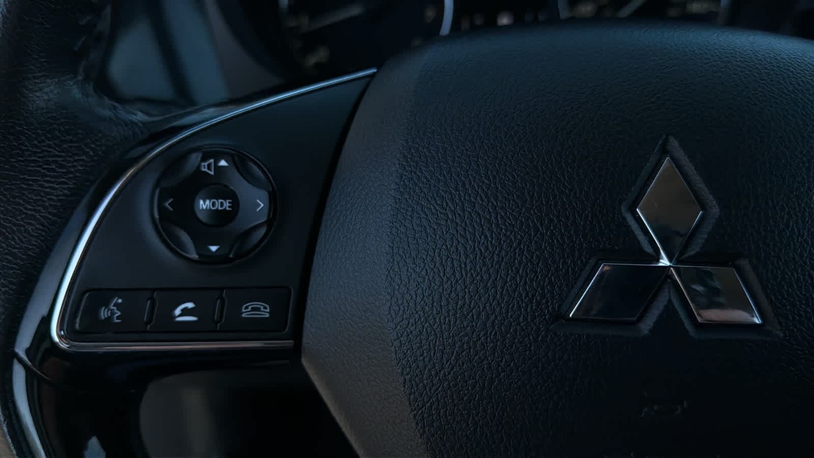 Thumbnail: 2018 Mitsubishi Outlander - 19