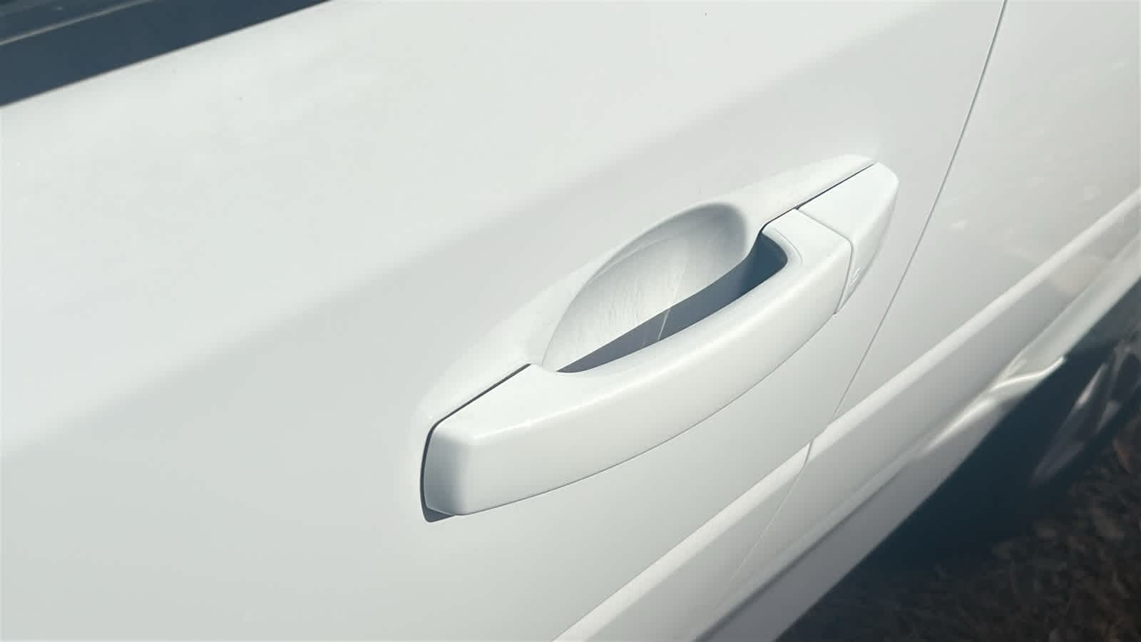 Thumbnail: 2014 Land Rover LR2 - 7