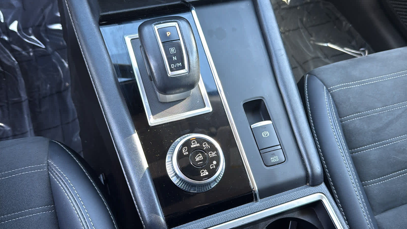 Thumbnail: 2024 Mitsubishi Outlander - 13