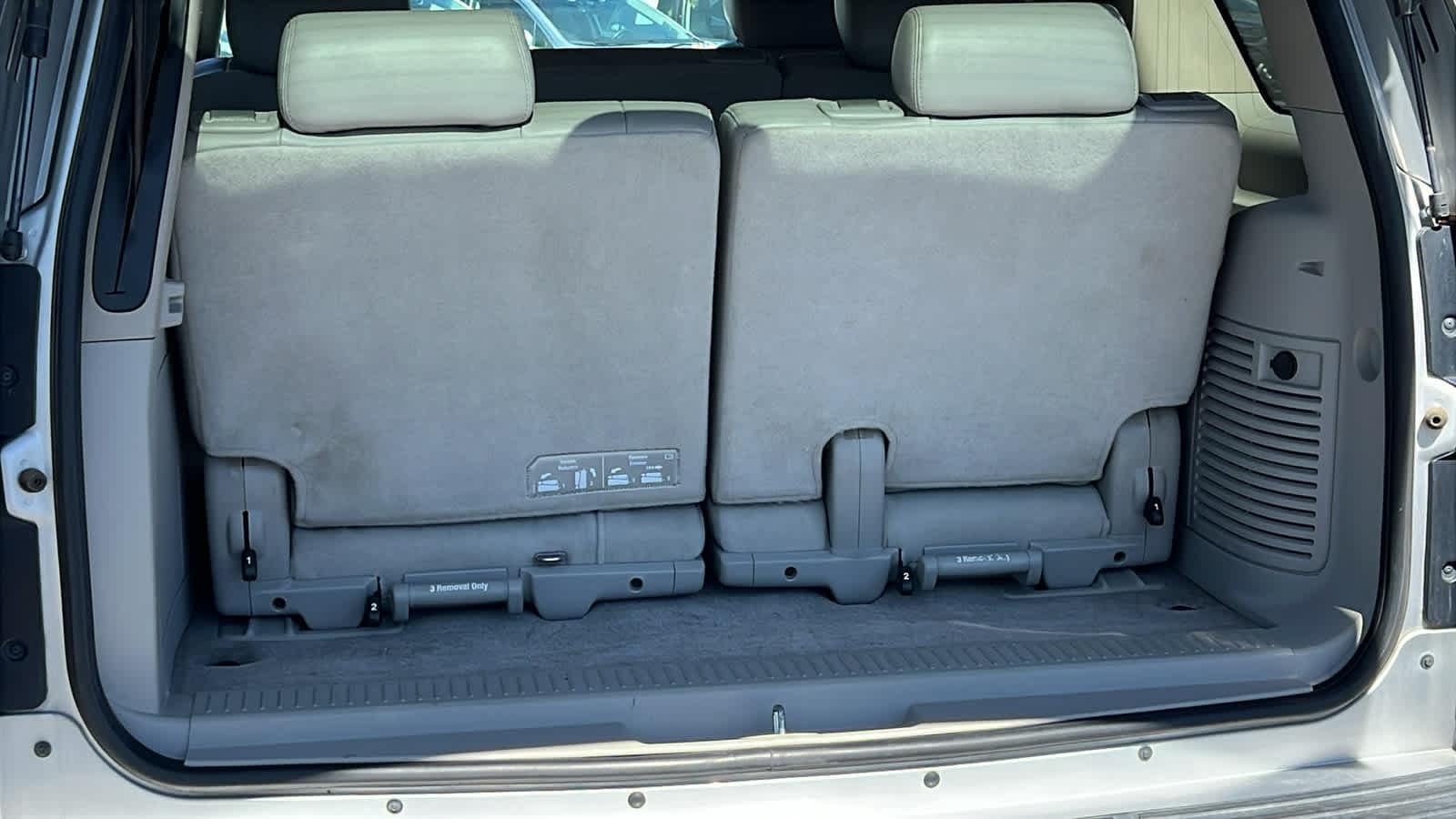 Thumbnail: 2011 Chevrolet Tahoe - 26