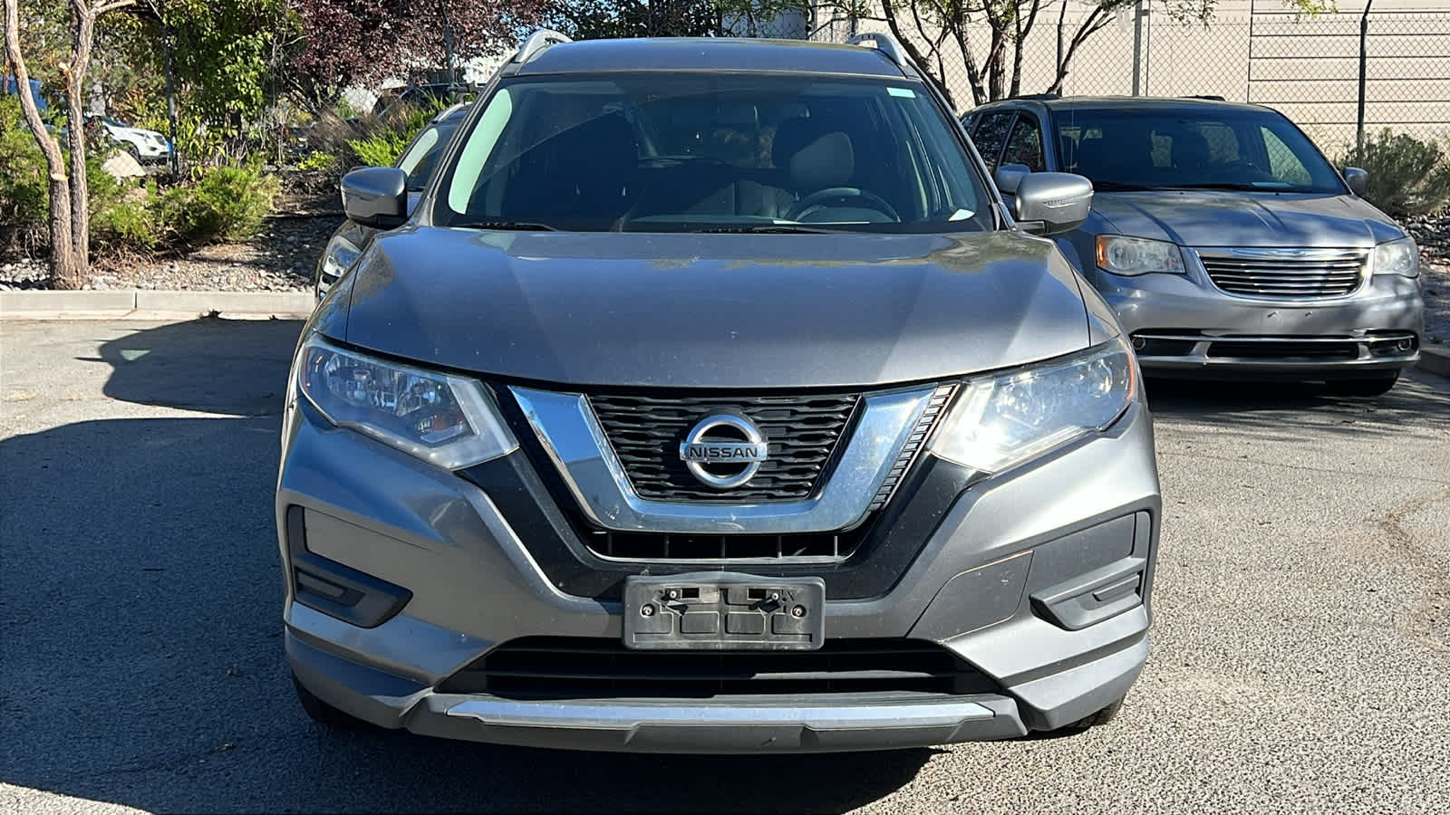 2017 Nissan Rogue SV photo 2