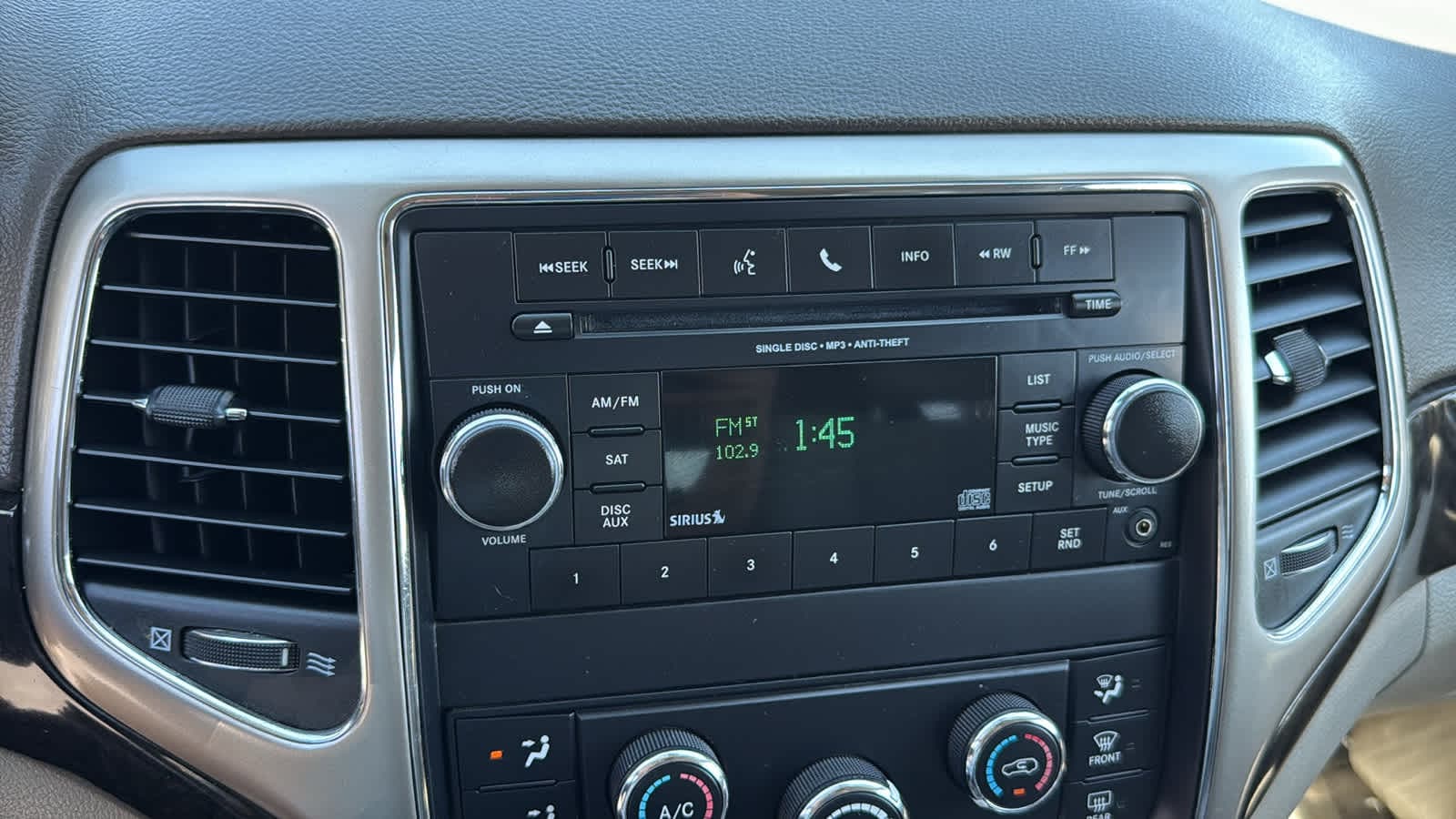 Thumbnail: 2013 Jeep Grand Cherokee - 15