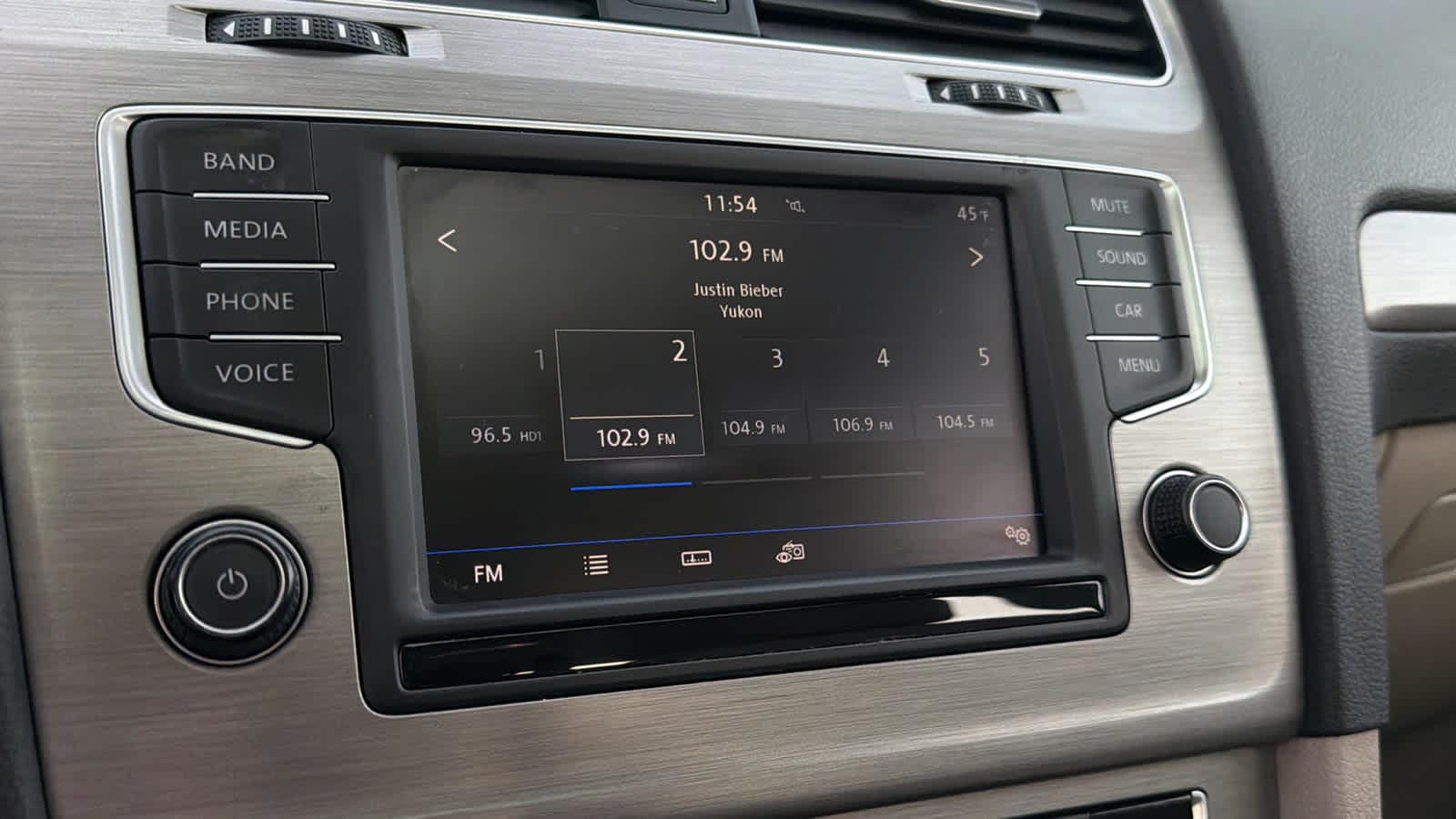 Thumbnail: 2017 Volkswagen Golf - 15