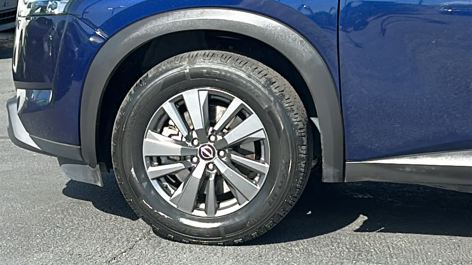 Thumbnail: 2022 Nissan Pathfinder - 9