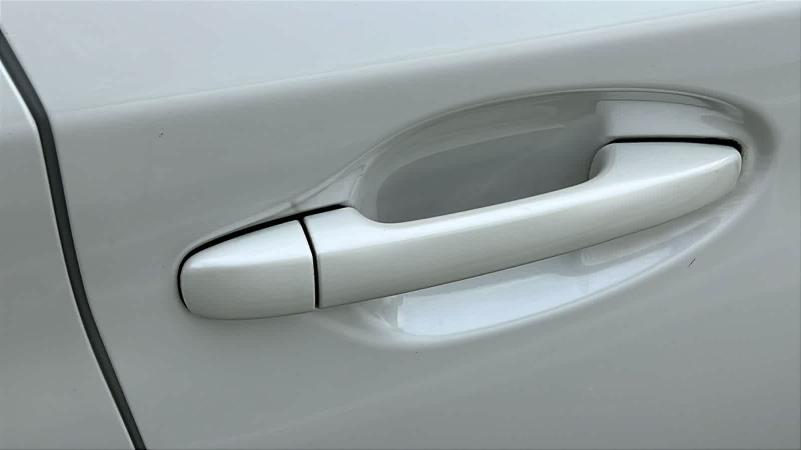 Thumbnail: 2013 Toyota Prius - 16