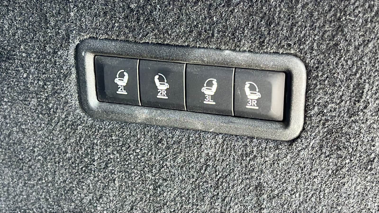 Thumbnail: 2022 Jeep Grand Wagoneer - 32