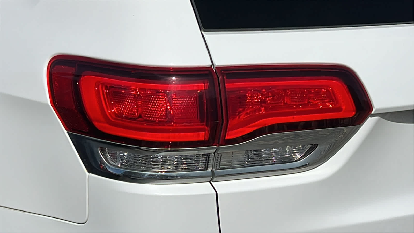 Thumbnail: 2021 Jeep Grand Cherokee - 16