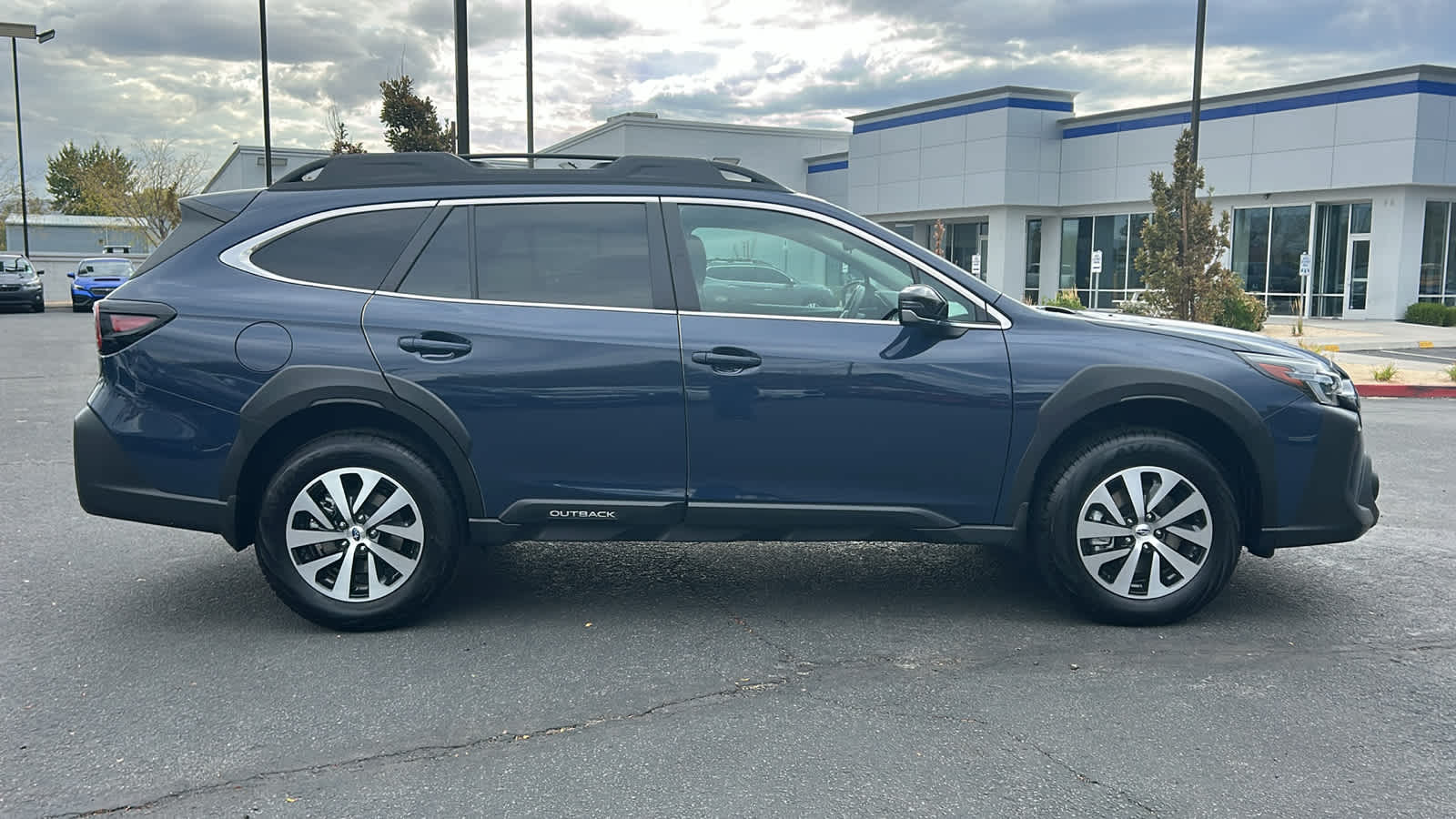 2025 Subaru Outback Premium photo 3