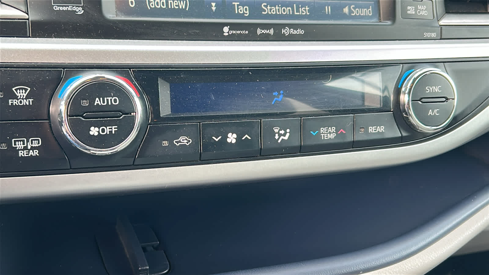 Thumbnail: 2018 Toyota Highlander - 14