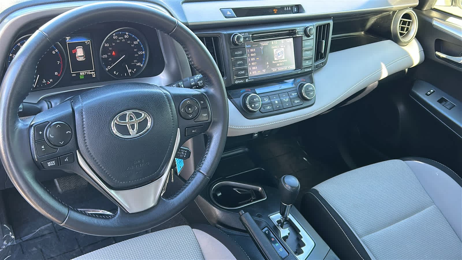Thumbnail: 2017 Toyota RAV4 - 9