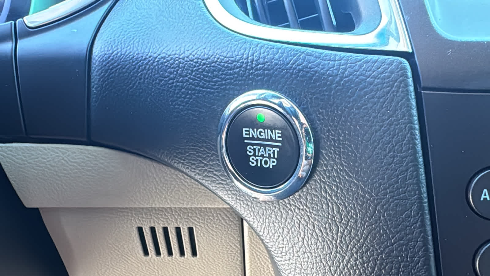 Thumbnail: 2020 Ford Edge - 17