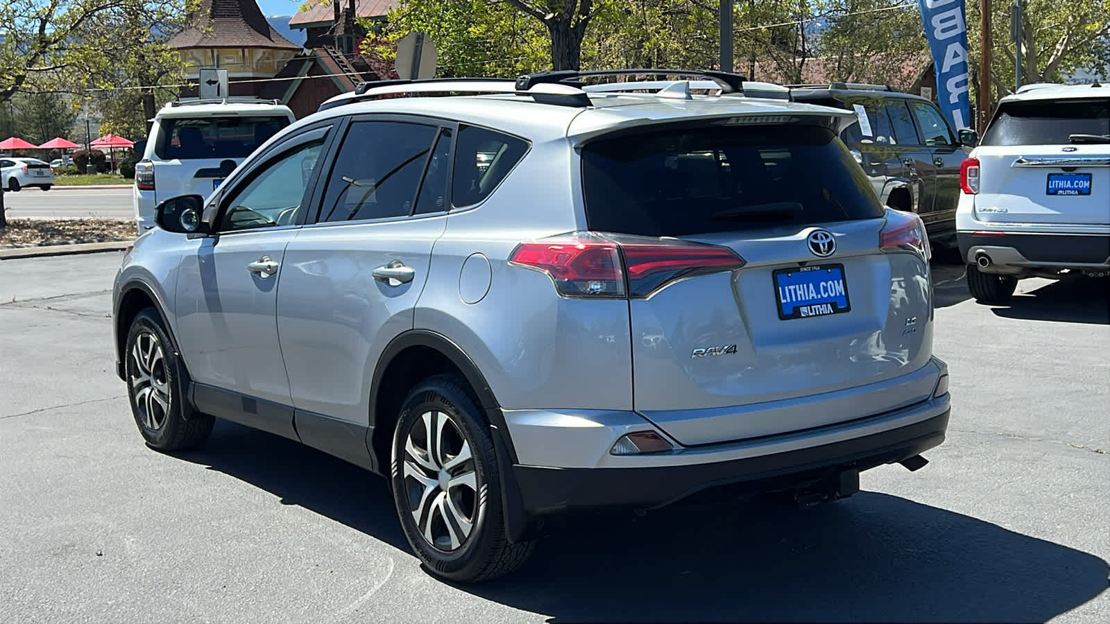 Thumbnail: 2018 Toyota RAV4 - 7