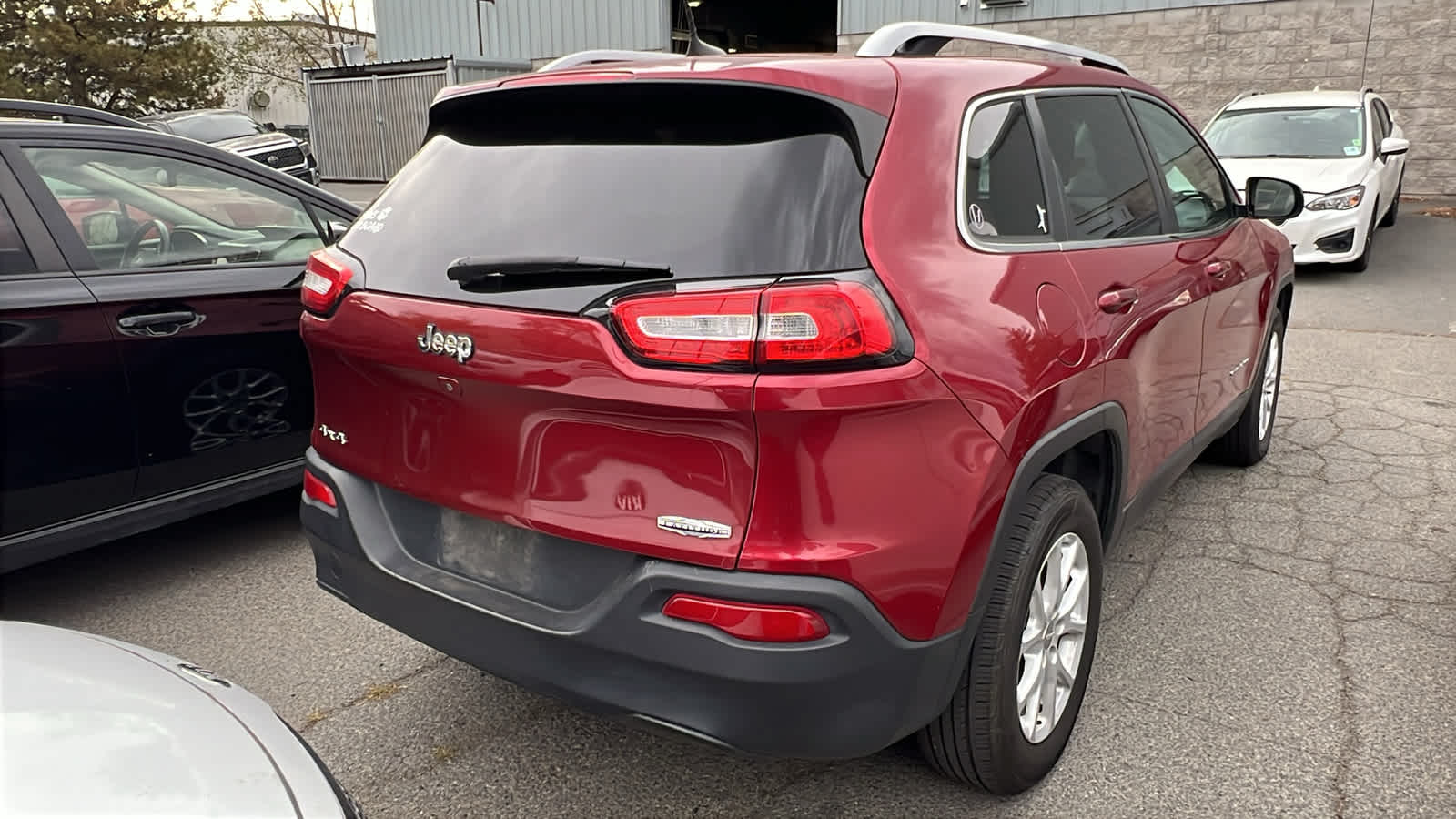 Thumbnail: 2017 Jeep Cherokee - 11