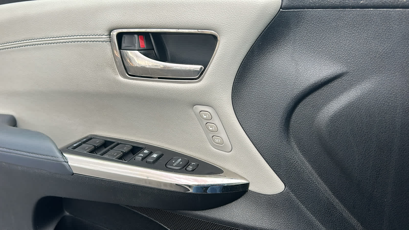 Thumbnail: 2015 Toyota Avalon - 22